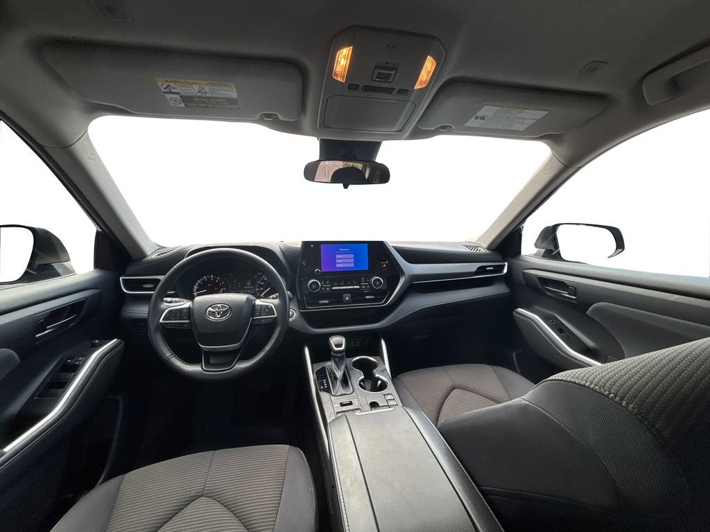 Used 2023 Toyota Highlander LE image 18