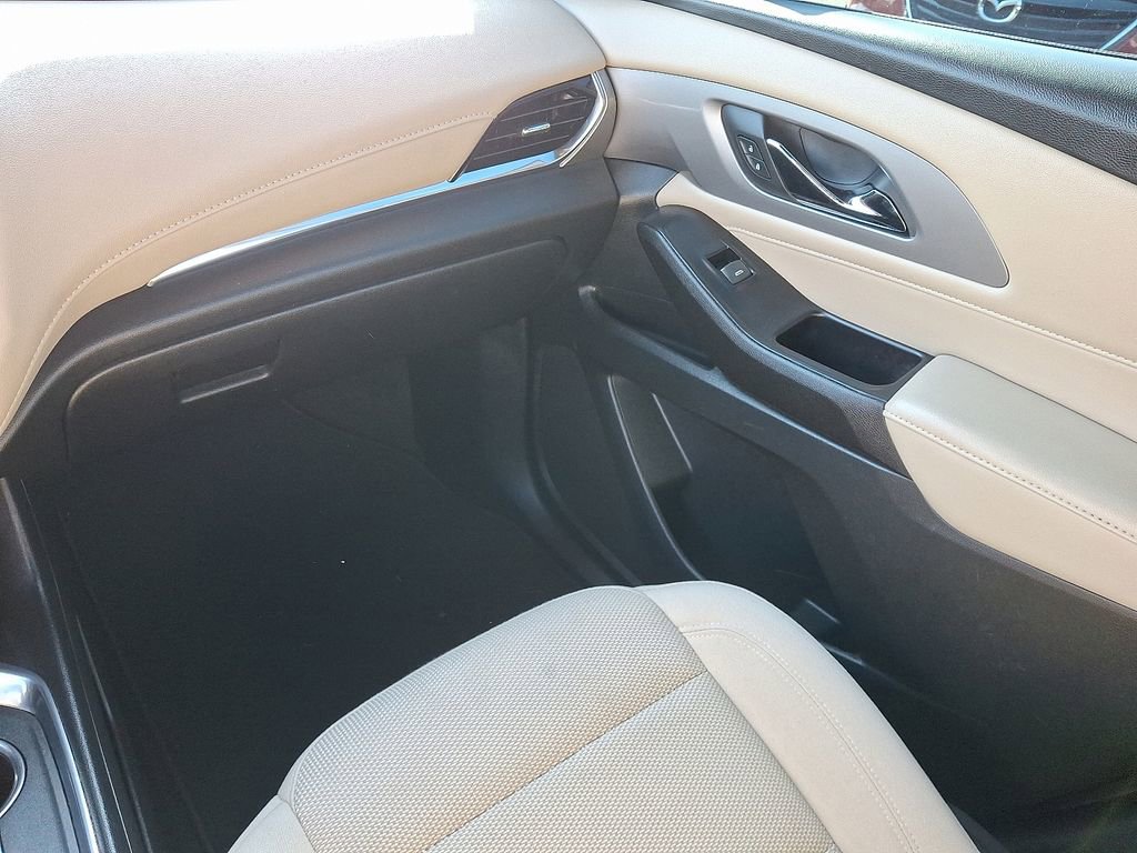 Used 2023 Chevrolet Traverse LS w/ Midnight/Sport Edition image 17