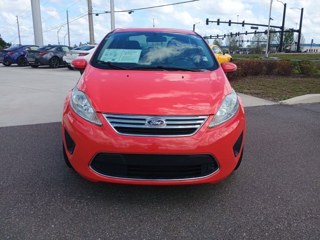 Used 2013 Ford Fiesta SE w/ Super Fuel Economy Pkg image 2