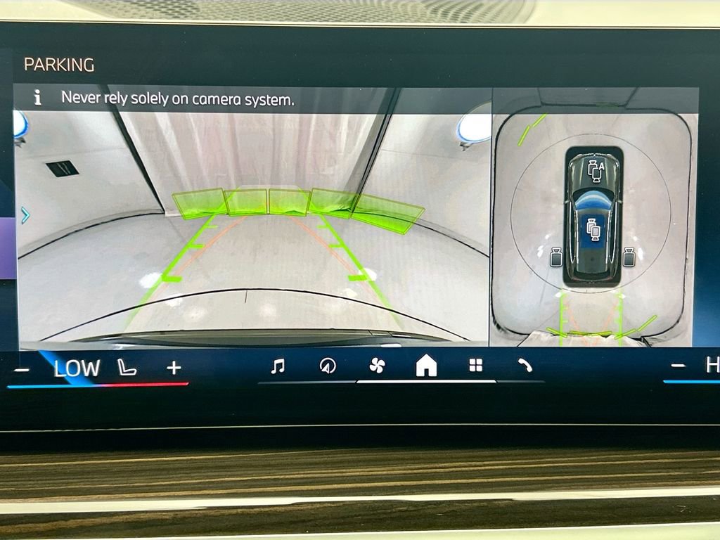 Certified 2025 BMW X5 xDrive40i w/ Parking Assistance Package AWD/4WD image 15