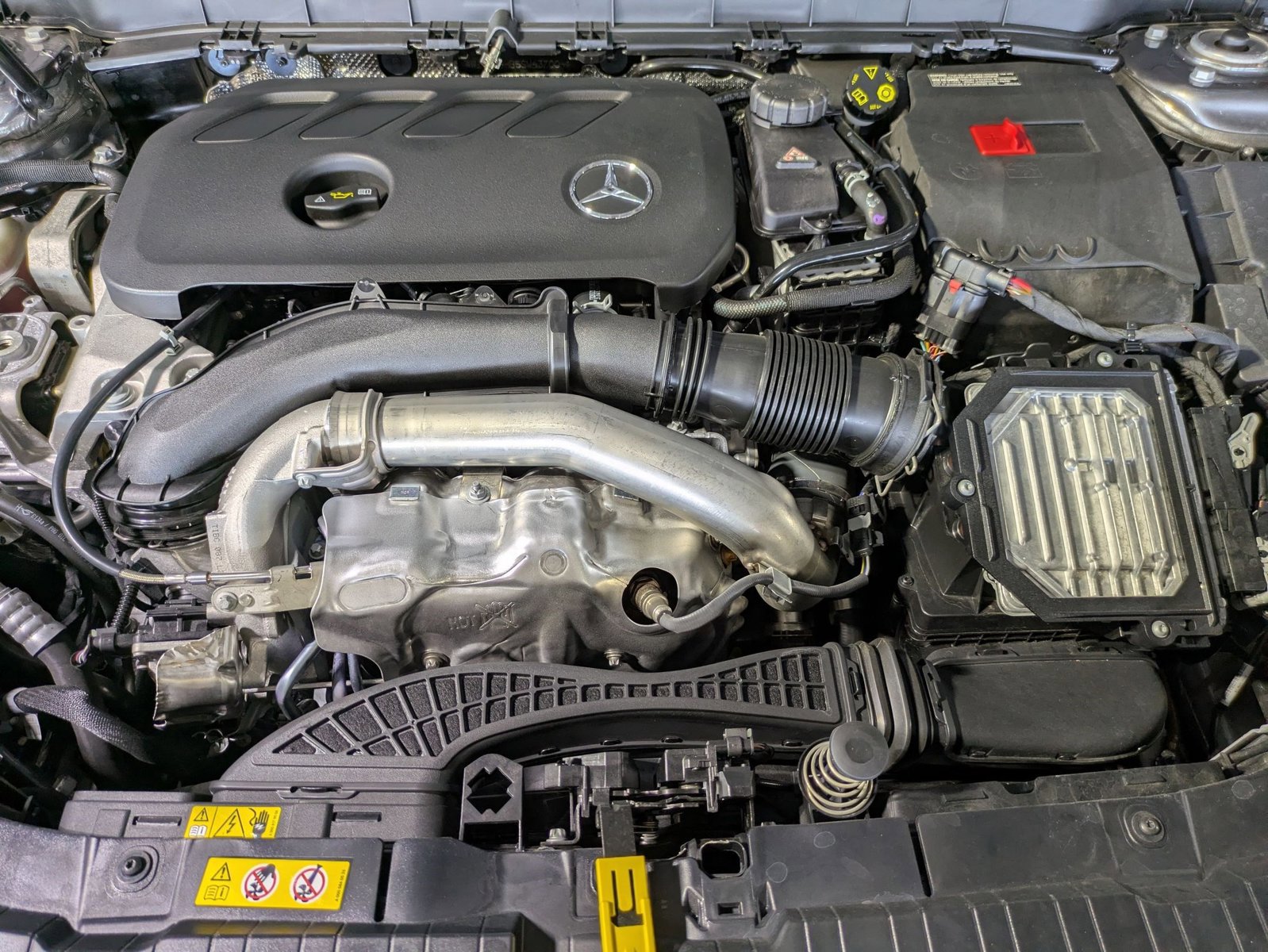 Used 2025 Mercedes-Benz GLB 250 4MATIC image 16