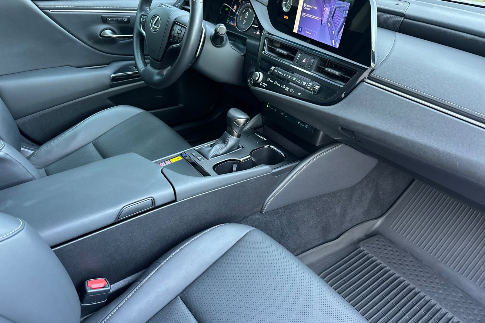 Certified 2025 Lexus ES 300h w/ Premium Package image 19