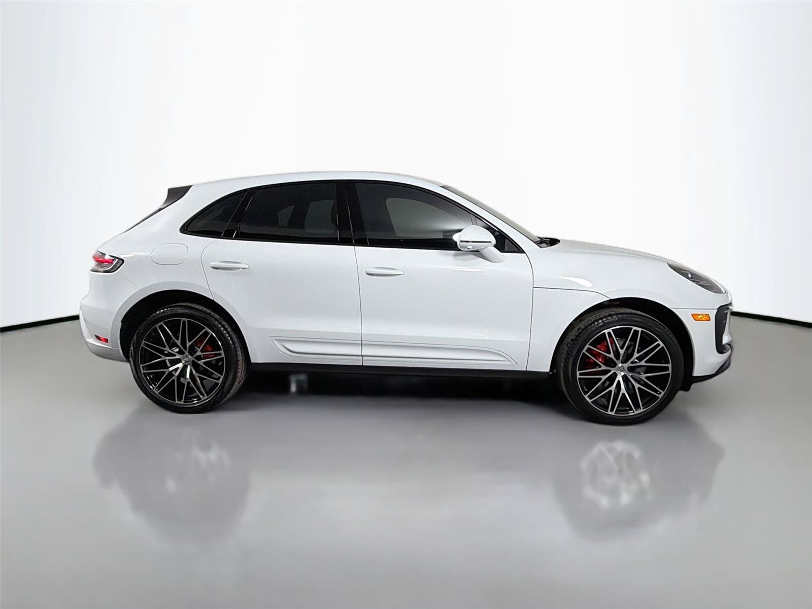 Certified 2025 Porsche Macan S AWD/4WD image 8