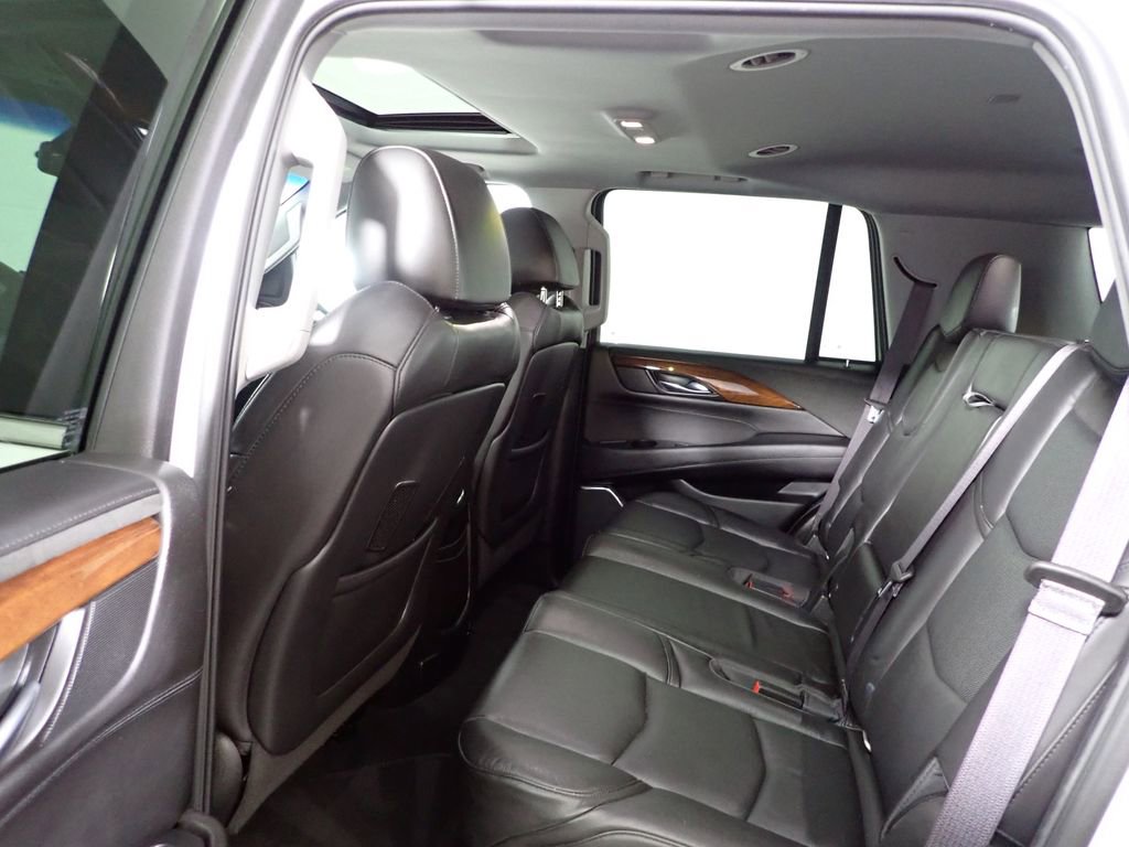 Used 2016 Cadillac Escalade Luxury image 34