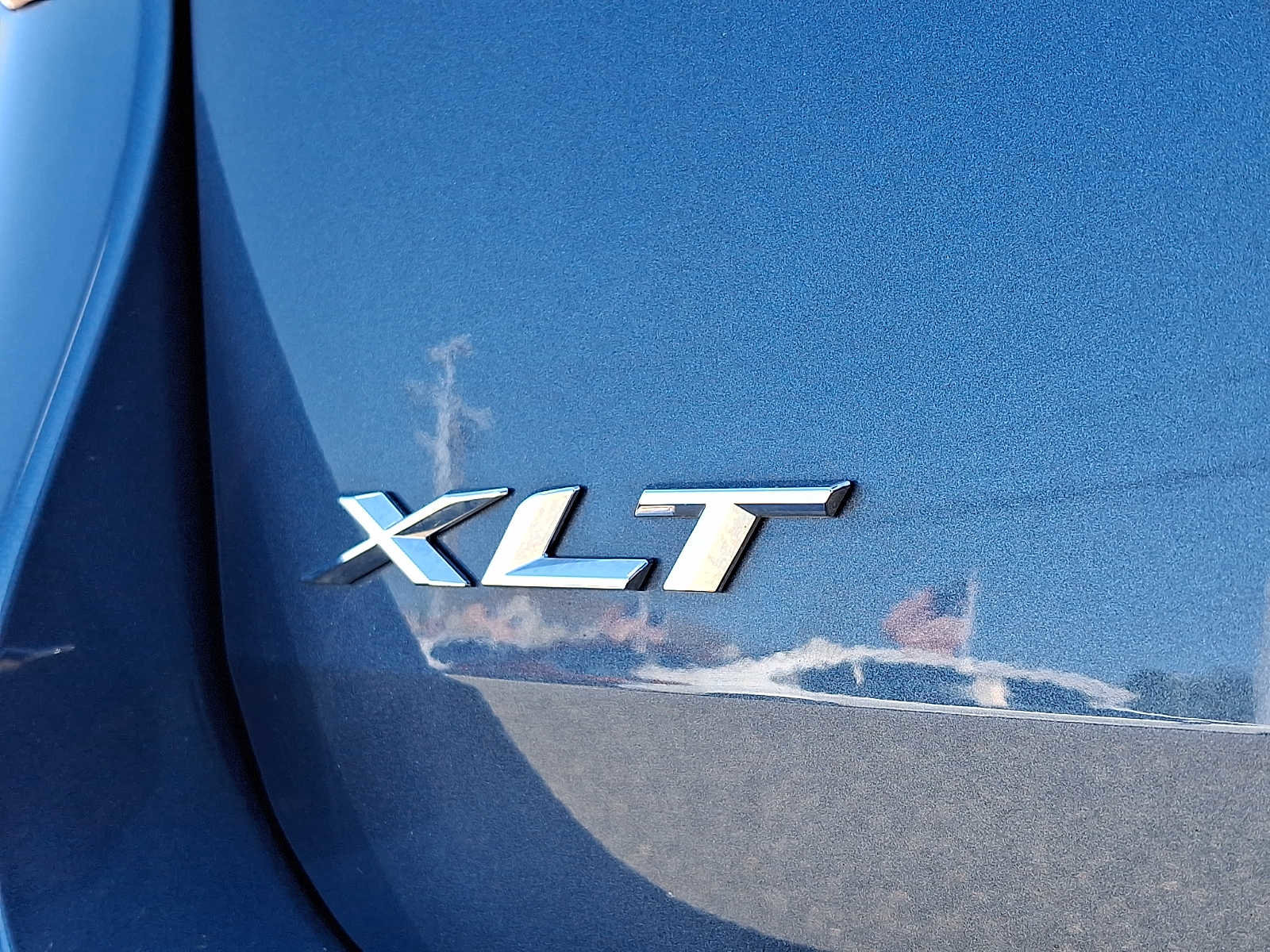 Used 2020 Ford Explorer XLT w/ Equipment Group 202A AWD/4WD image 34