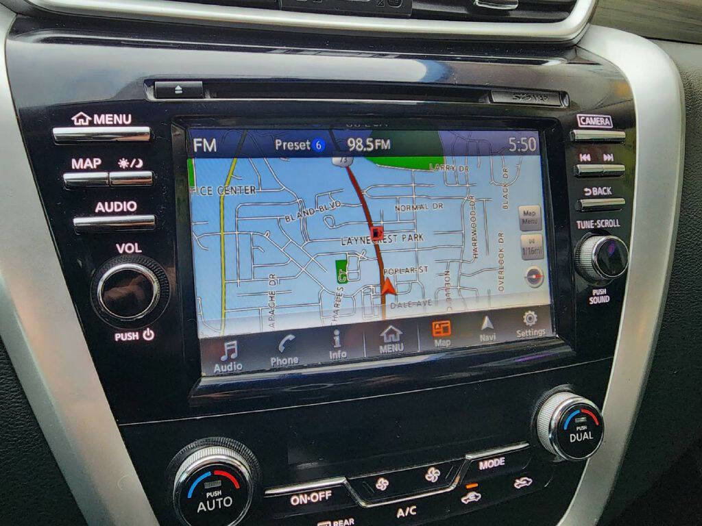 Used 2018 Nissan Murano SV image 15