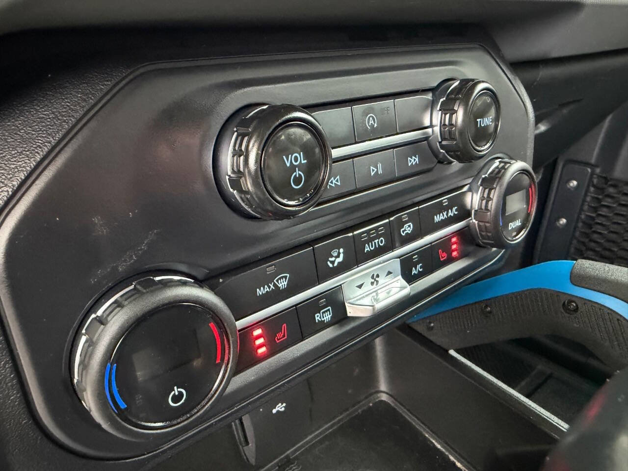 Used 2023 Ford Bronco Black Diamond w/ Sasquatch Package AWD/4WD image 36