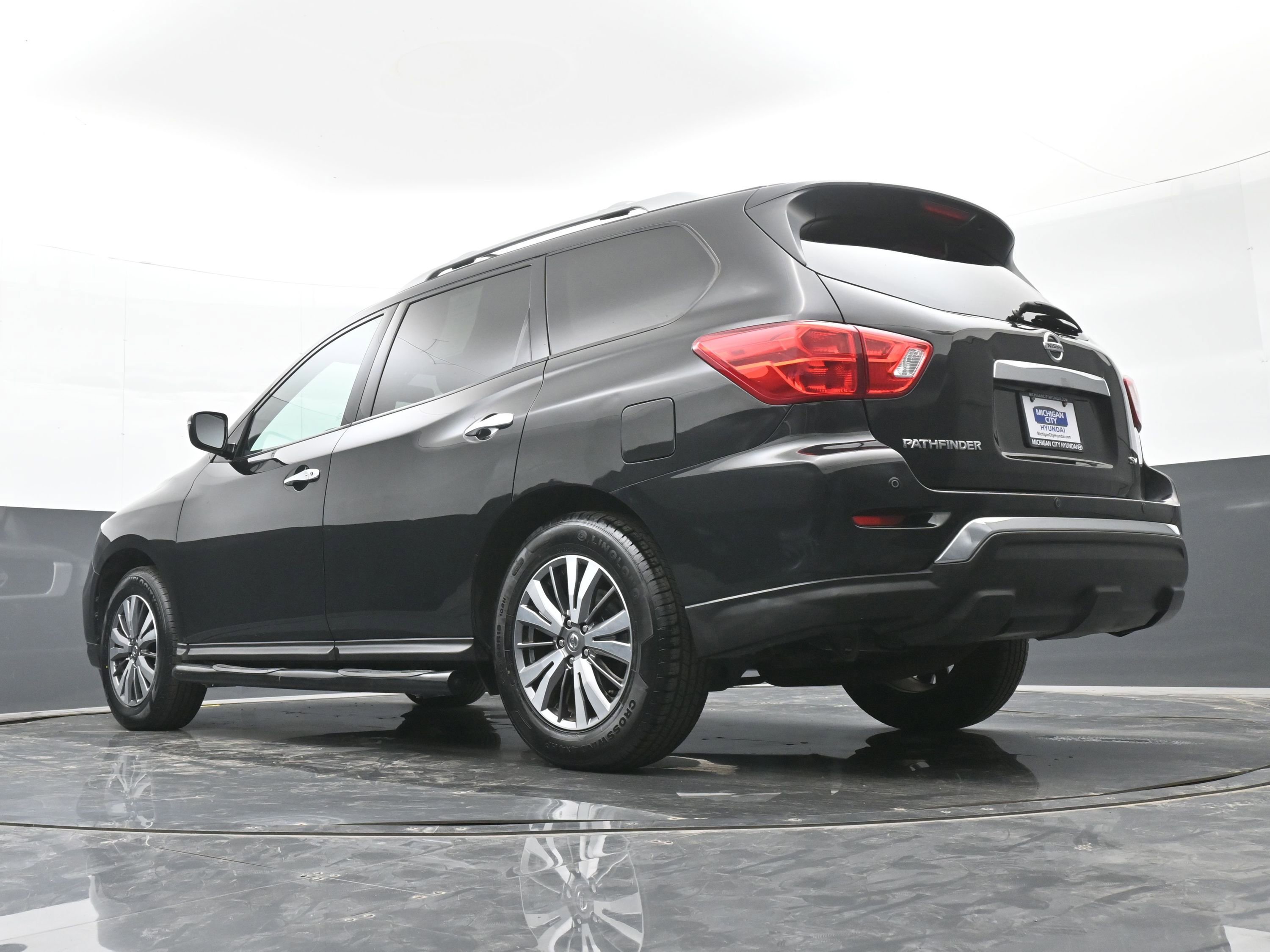 Used 2020 Nissan Pathfinder SV image 40