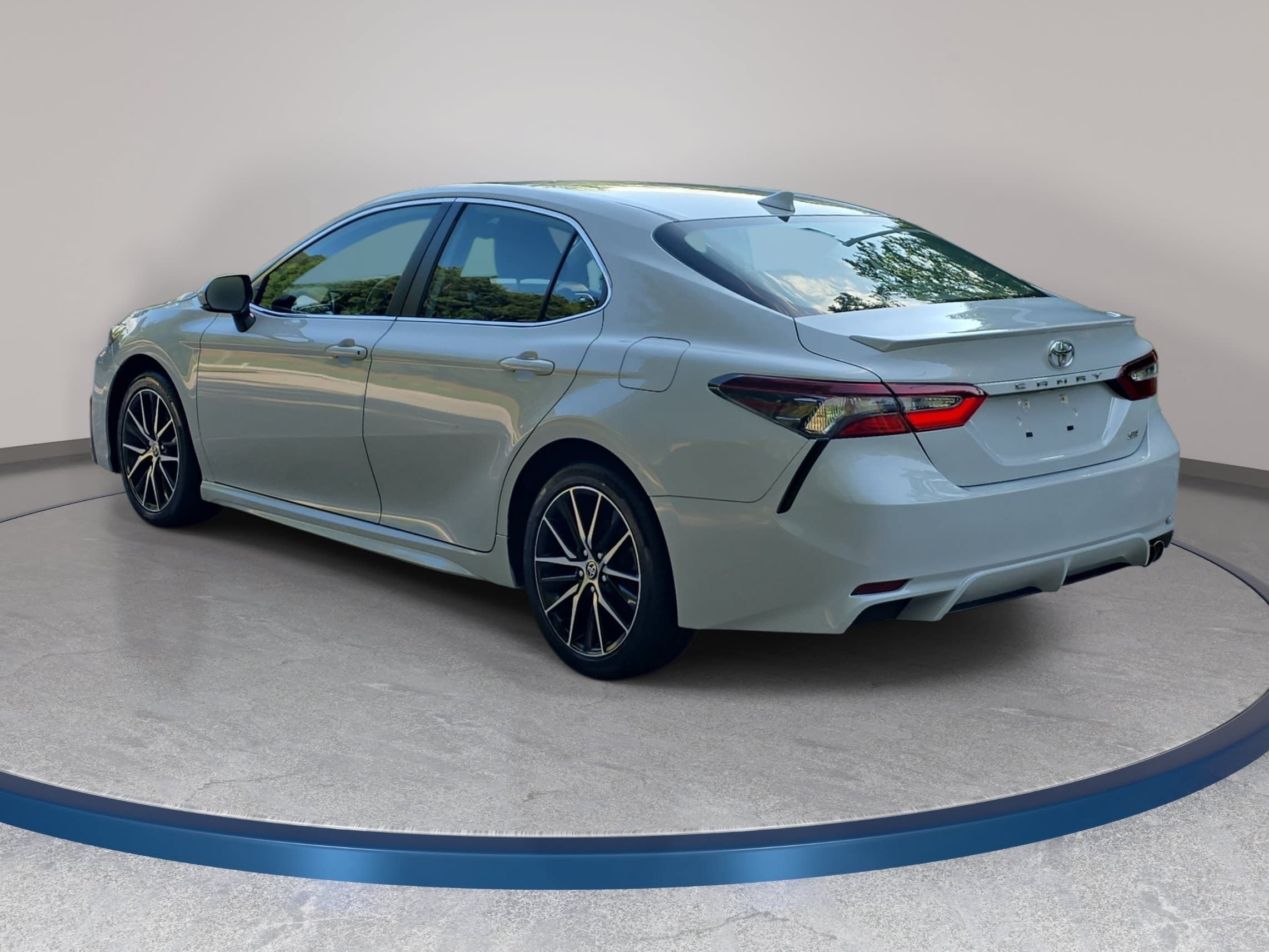 Used 2024 Toyota Camry SE FWD image 6