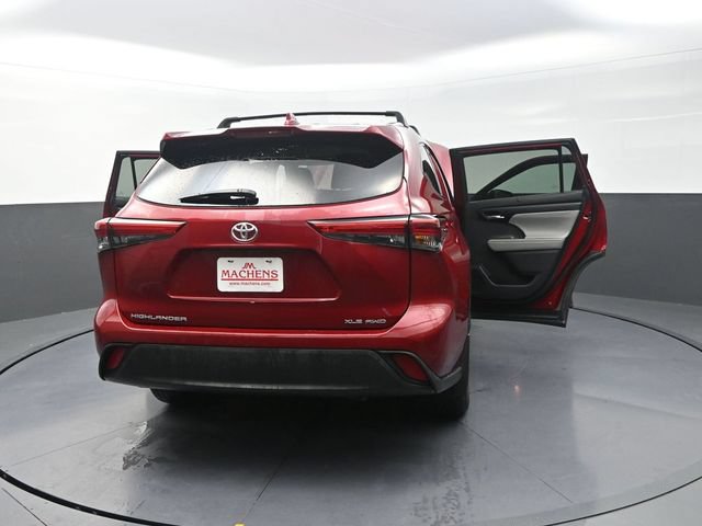 Used 2023 Toyota Highlander XLE AWD/4WD image 44