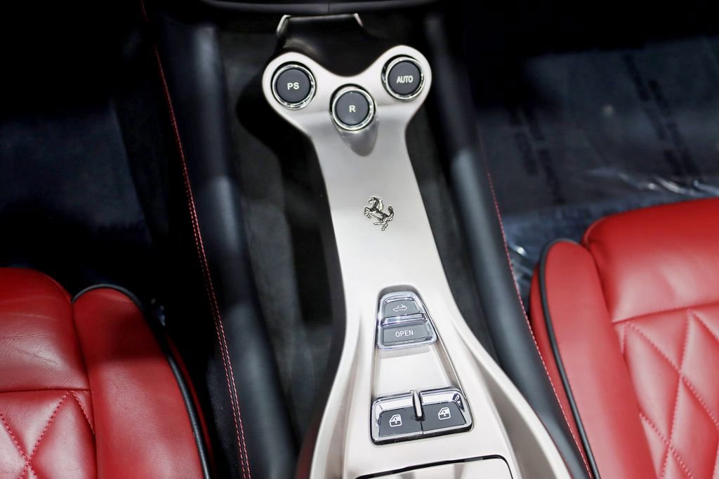 Used 2010 Ferrari California RWD image 22