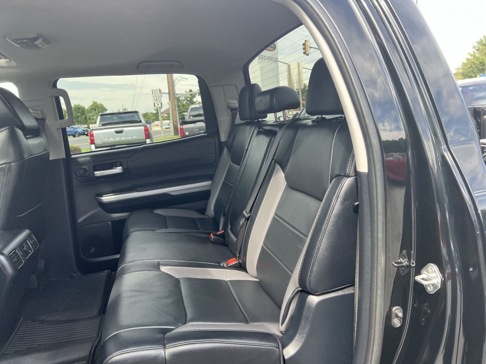 Used 2018 Toyota Tundra Limited w/ Limited Premium Package AWD/4WD image 25