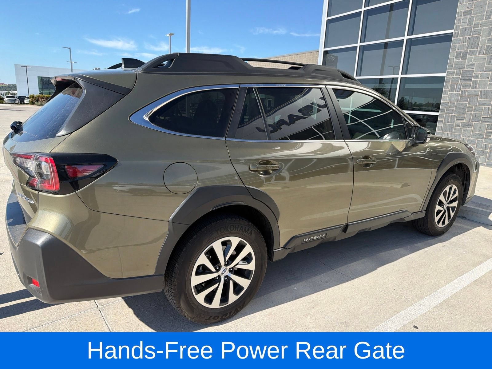 Used 2024 Subaru Outback Premium AWD/4WD image 4
