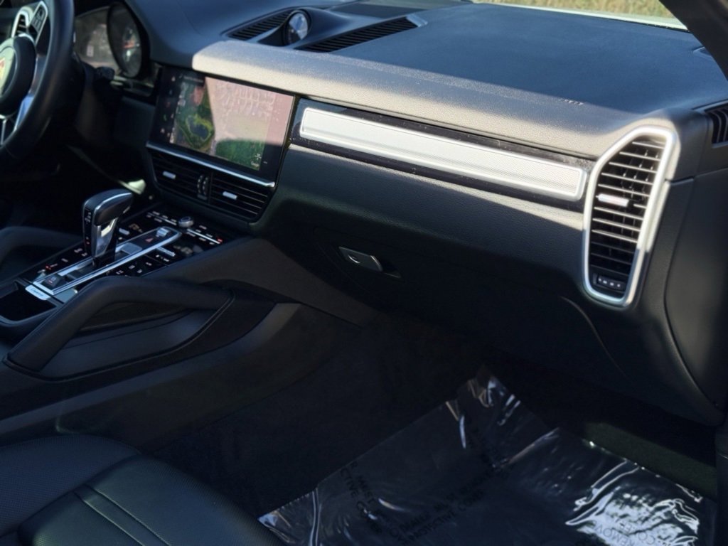Used 2023 Porsche Cayenne image 40