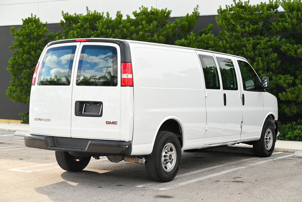 Used 2022 GMC Savana 3500 Extended w/ Driver Convenience Package RWD image 4