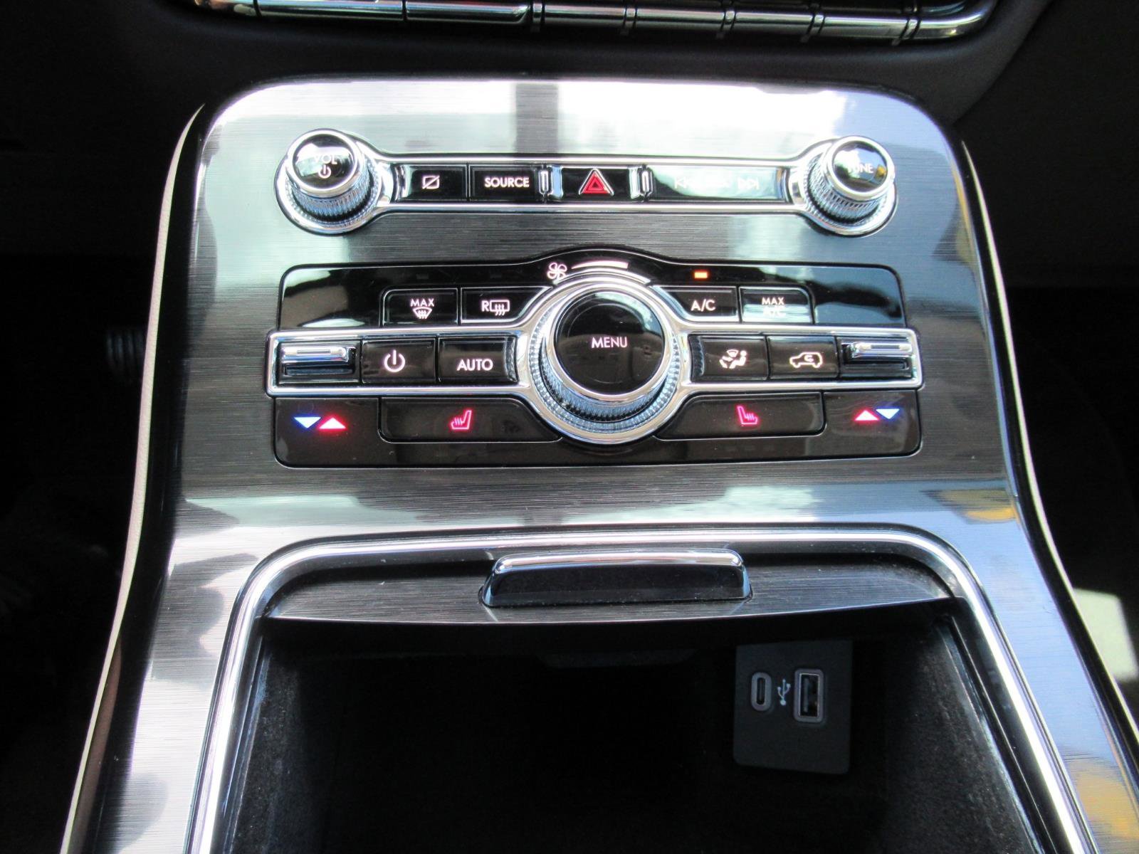 Used 2022 Lincoln Nautilus FWD w/ Premium Package image 25