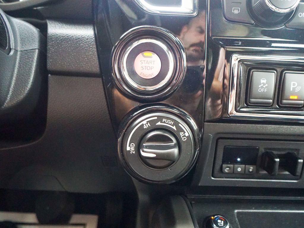 Used 2021 Nissan Titan Platinum Reserve w/ Moonroof Package image 25