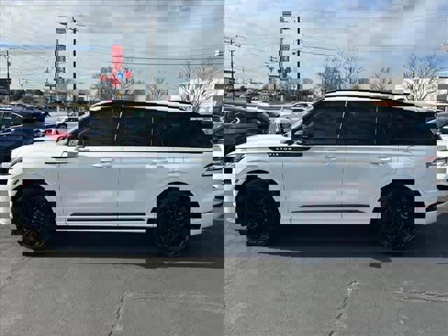 Used 2025 Lincoln Aviator Reserve w/ Equipment Group 201A image 6