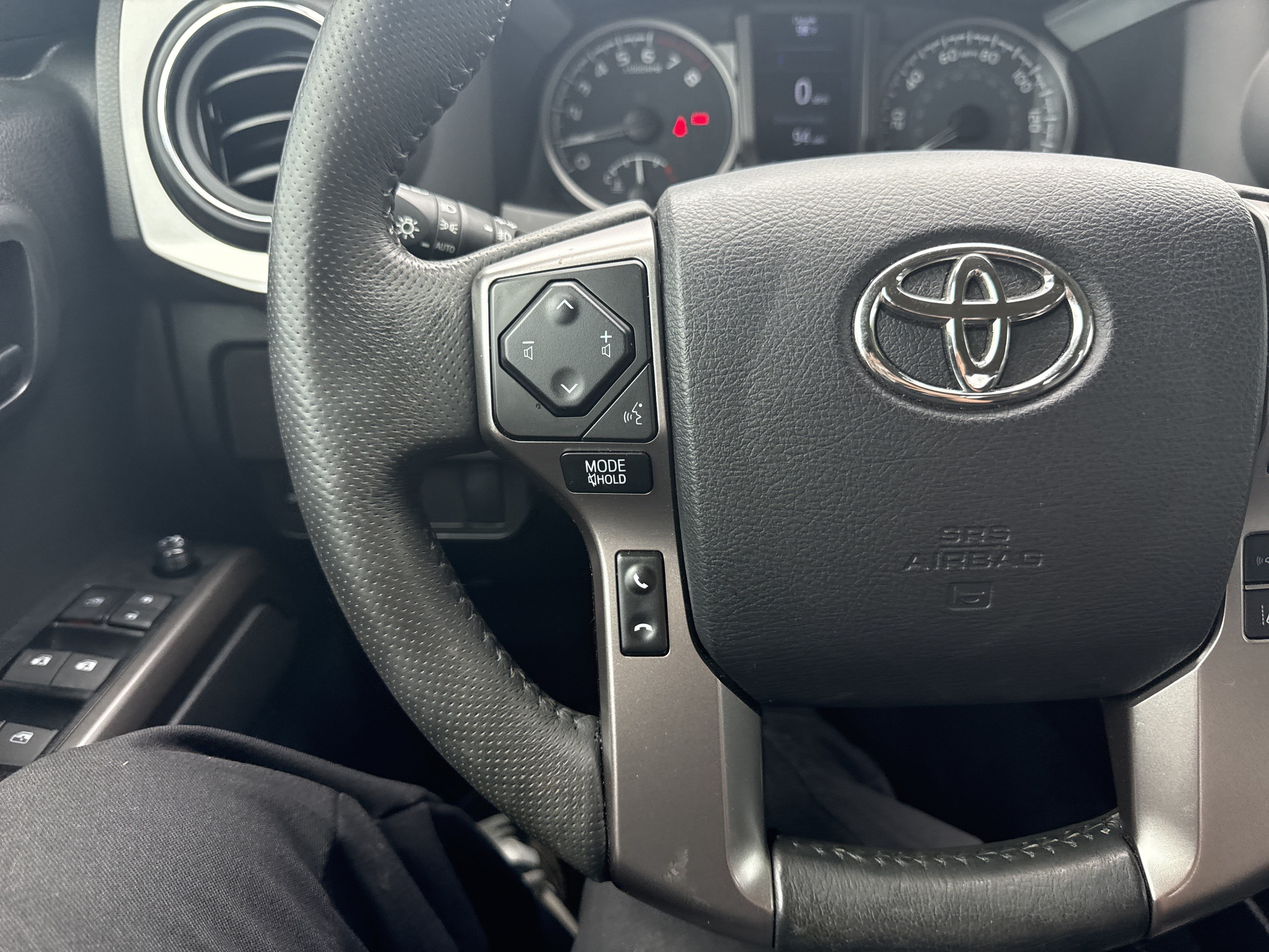 Used 2023 Toyota Tacoma SR5 w/ Technology Package AWD/4WD image 22