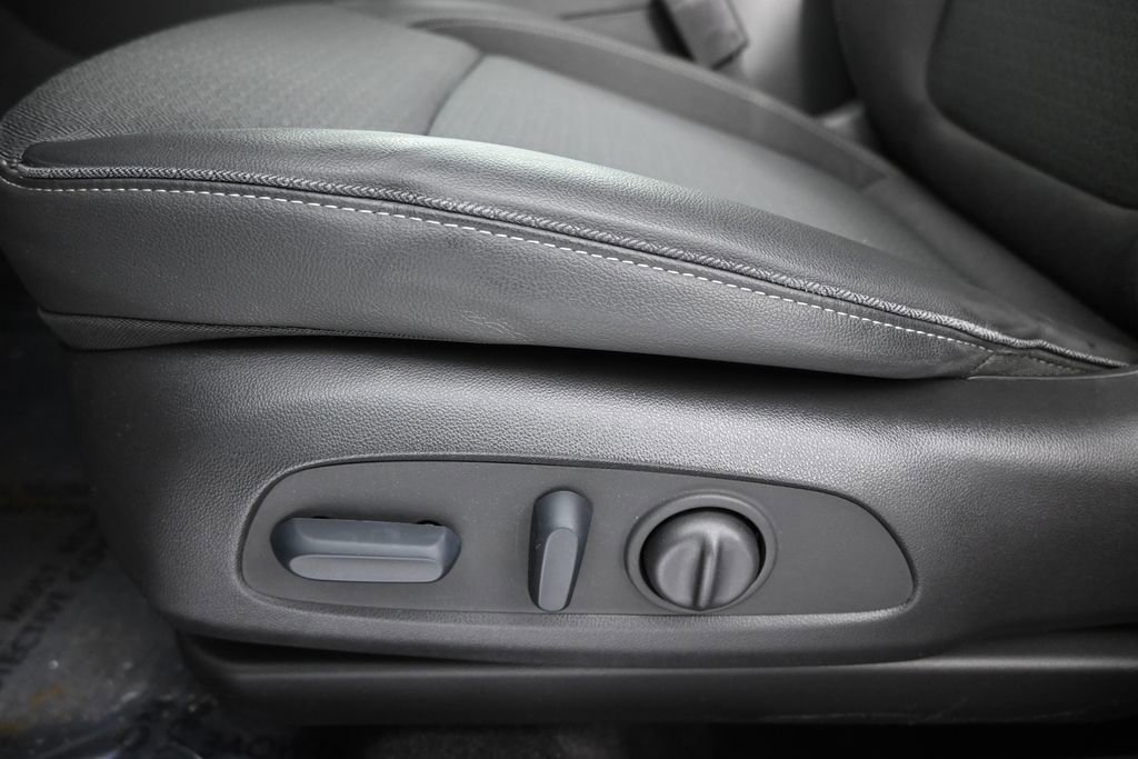 Used 2023 Buick Encore GX Select w/ Sport Touring Package image 21