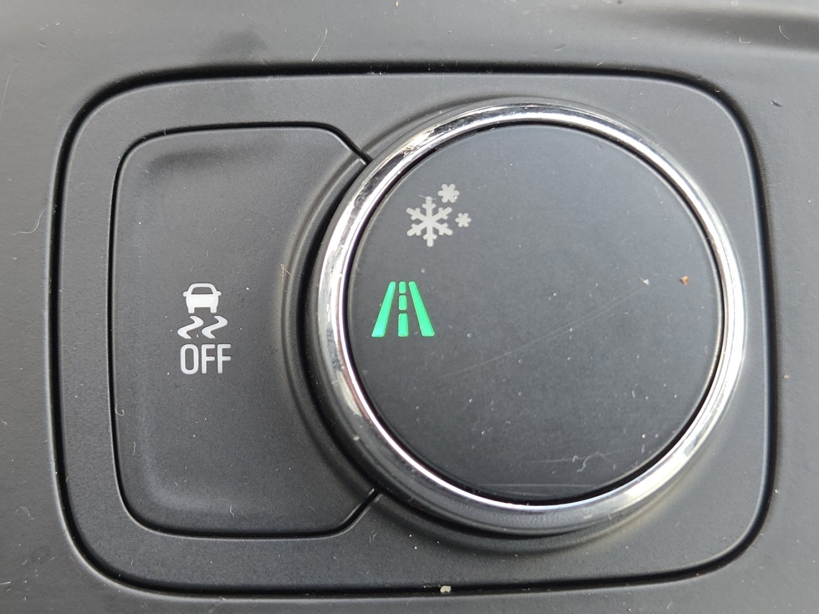 Used 2021 Chevrolet Traverse LT FWD image 7