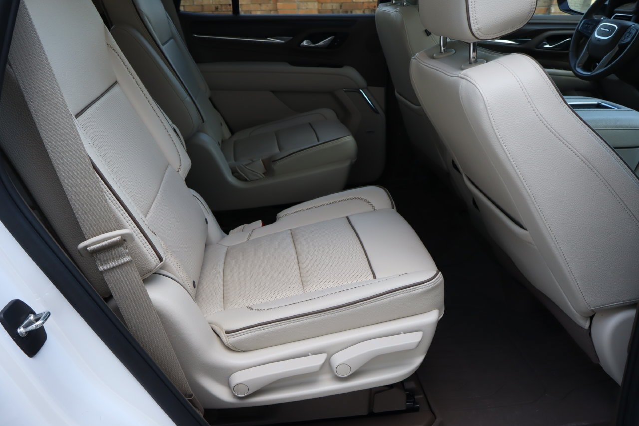 Used 2024 GMC Yukon Denali RWD image 19
