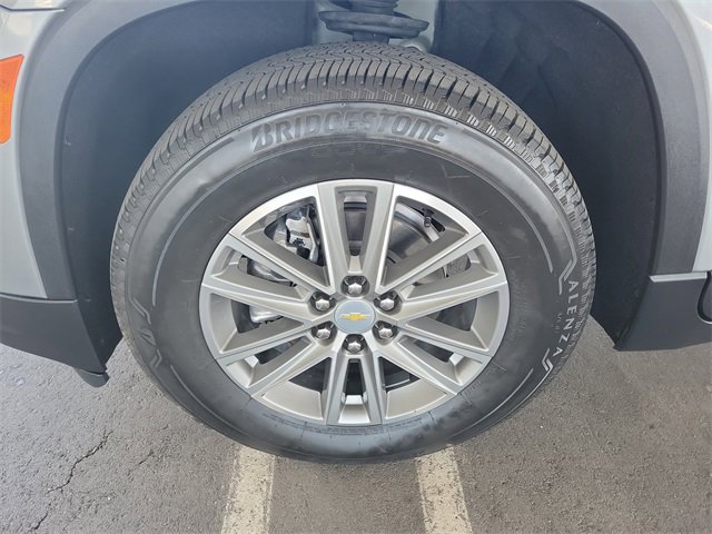 Used 2023 Chevrolet Traverse LT image 32