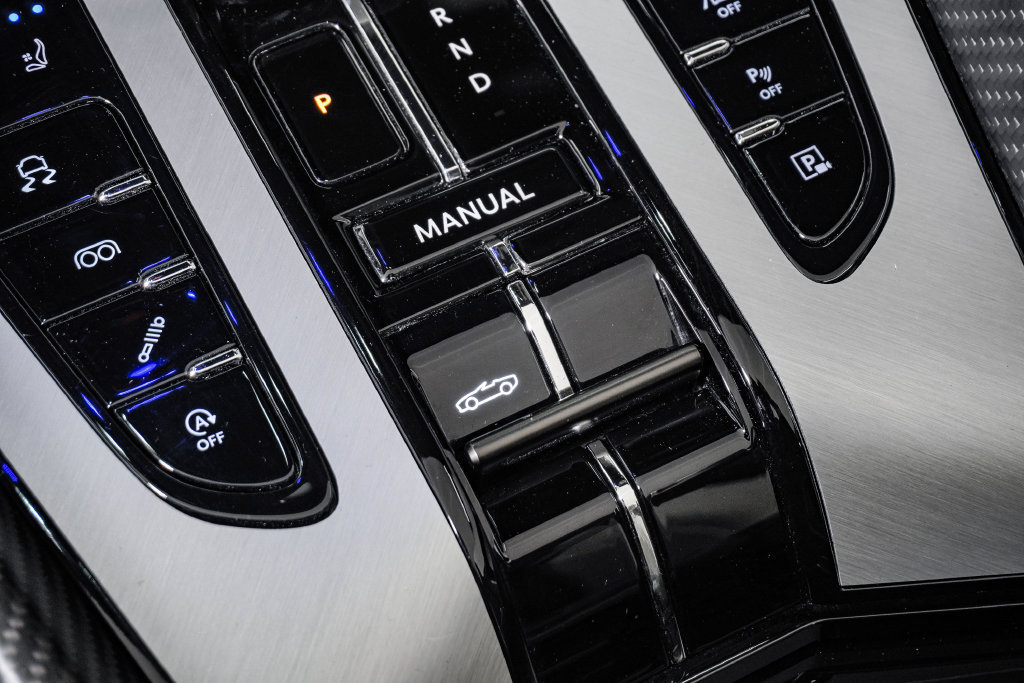Used 2024 Aston Martin DB12 Convertible RWD image 34