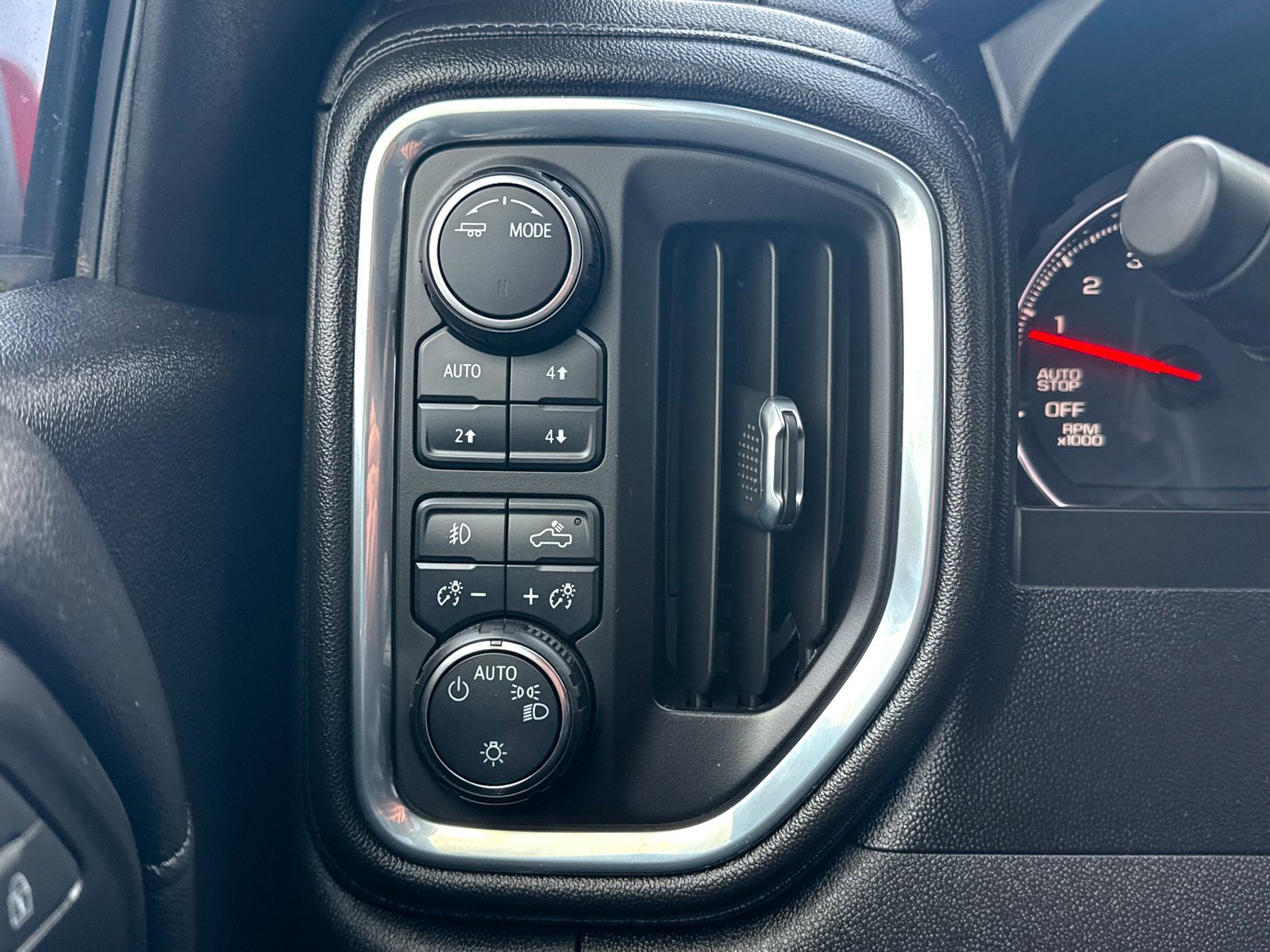 Certified 2021 Chevrolet Silverado 1500 RST image 38