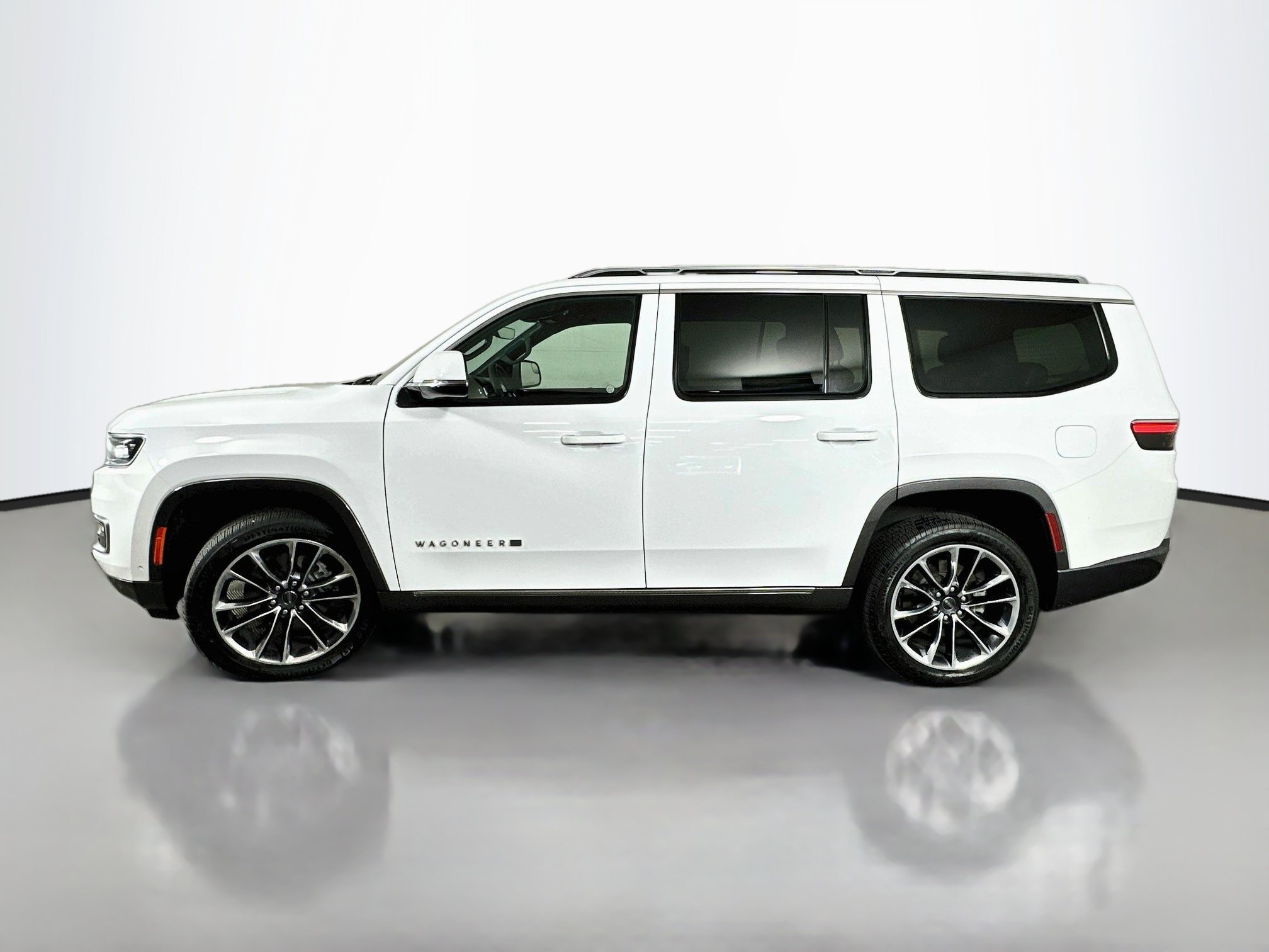Used 2022 Jeep Wagoneer Series III w/ Premium Group I AWD/4WD image 4