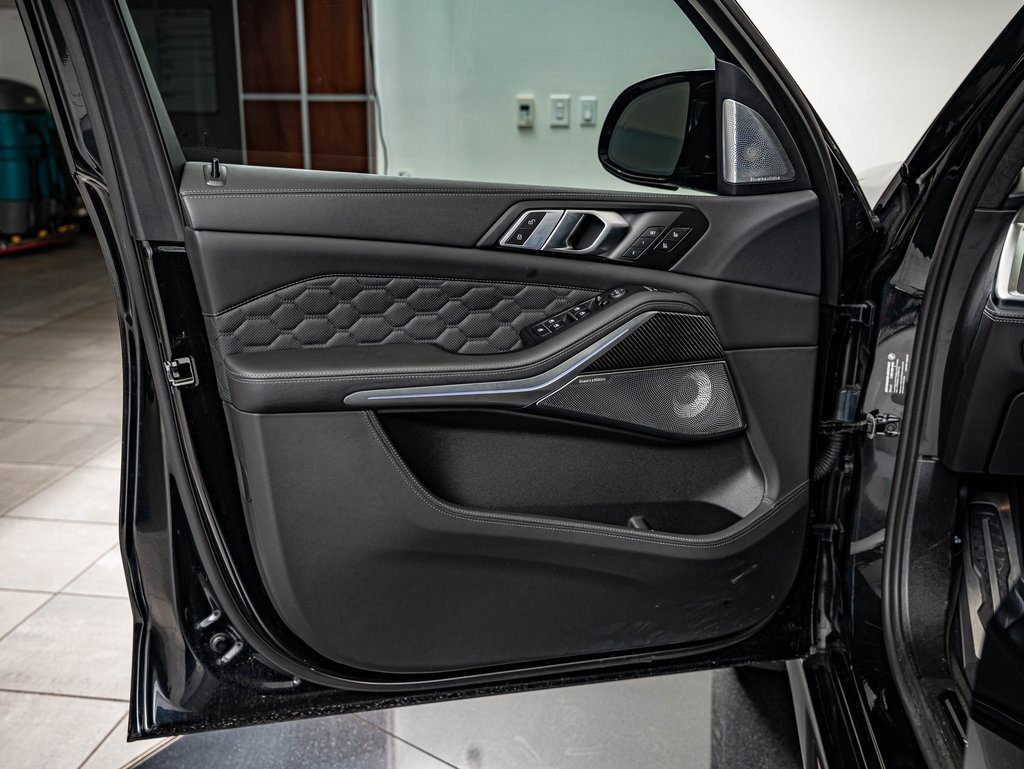 Used 2025 BMW X5 M Competition w/ Executive Package image 25