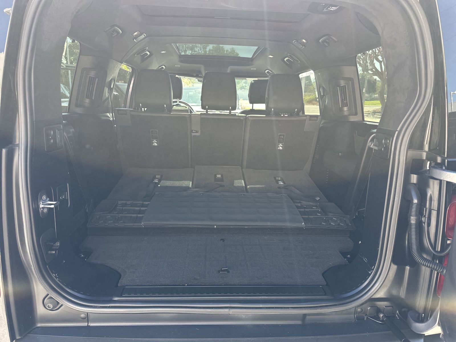 Used 2023 Land Rover Defender 130 X-Dynamic SE image 16