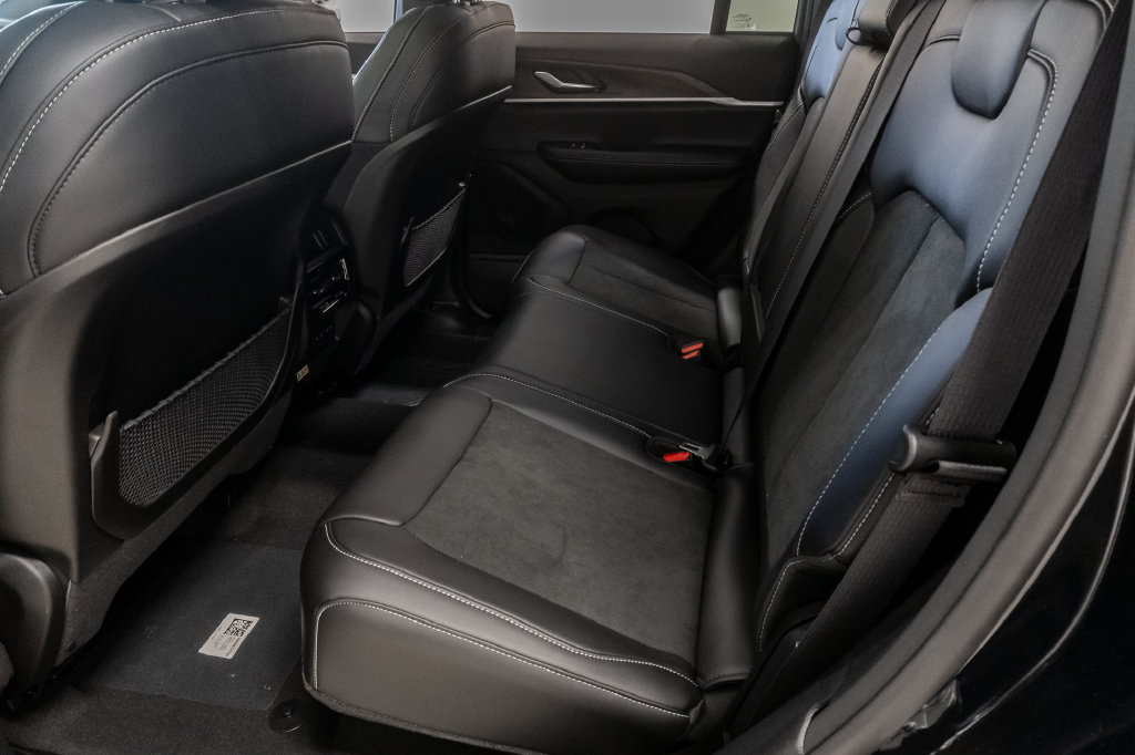New 2026 Jeep Grand Cherokee Altitude AWD/4WD image 25