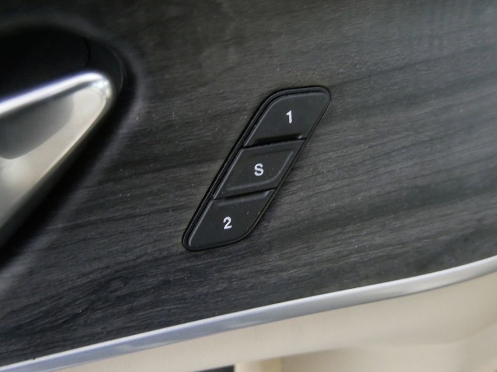 Used 2024 Jeep Grand Cherokee Limited 4xe w/ Luxury Tech Group II image 16