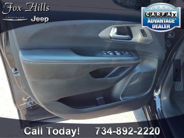 Used 2027 Chrysler Pacifica Select FWD image 15