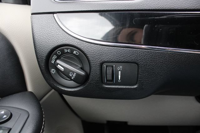 Used 2019 Dodge Grand Caravan SXT FWD image 8