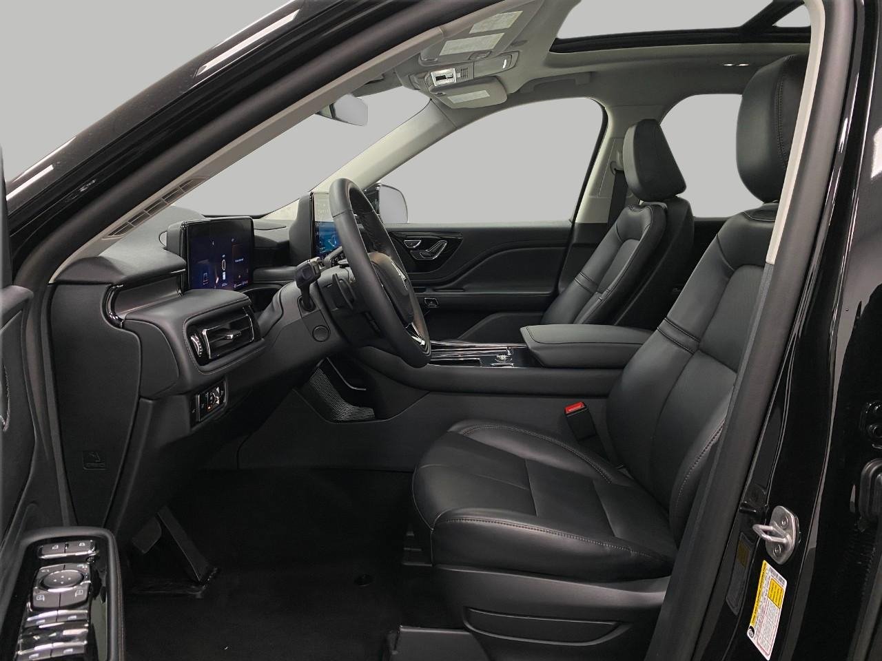 Used 2025 Lincoln Aviator AWD w/ Equipment Group 101A image 30