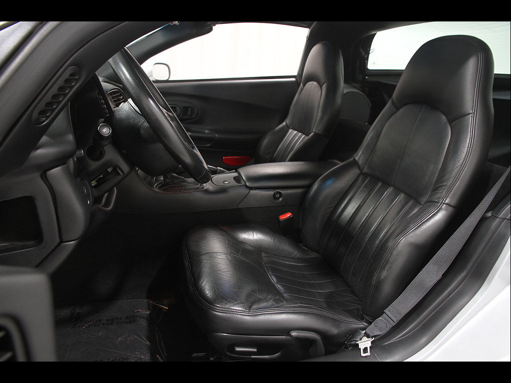 Used 1998 Chevrolet Corvette Coupe w/ Roof Pkg RWD image 6