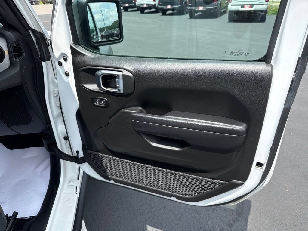 Used 2024 Jeep Wrangler Unlimited AWD/4WD image 13