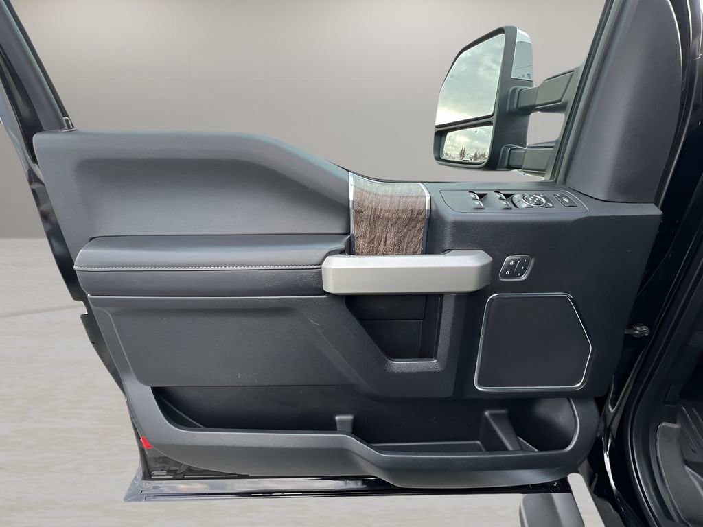 Used 2017 Ford F350 Lariat w/ Chrome Package image 21