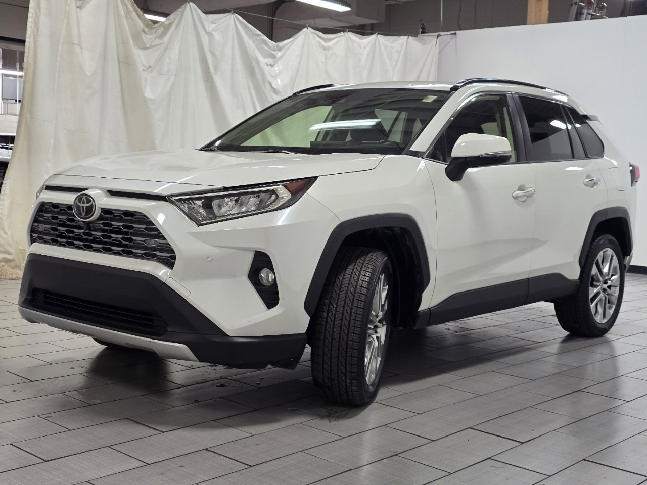 Used 2021 Toyota RAV4 Limited image 16