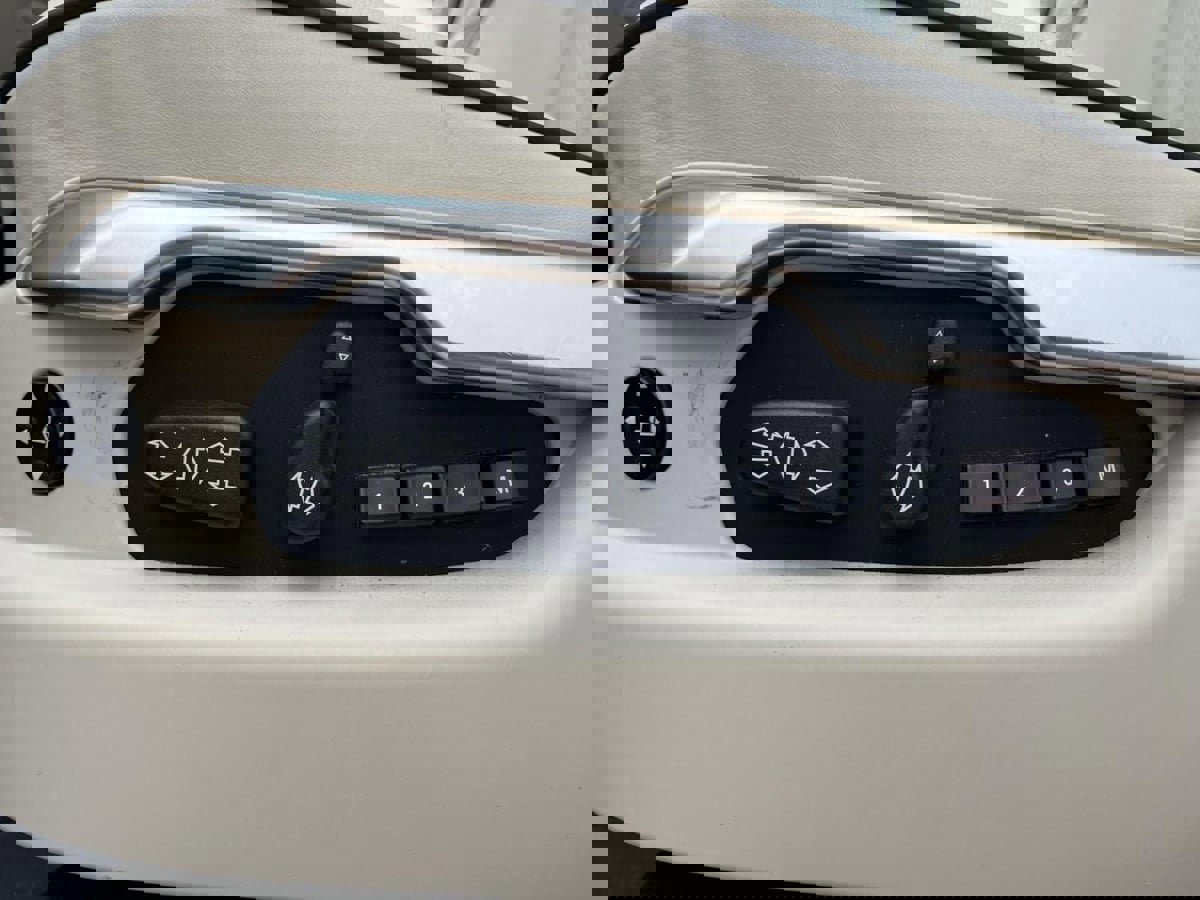 Used 2011 Land Rover Range Rover Supercharged AWD/4WD image 14