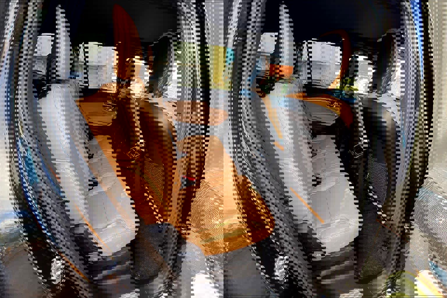 Used 2023 Volvo XC90 T8 Ultimate w/ Lounge Package image 30