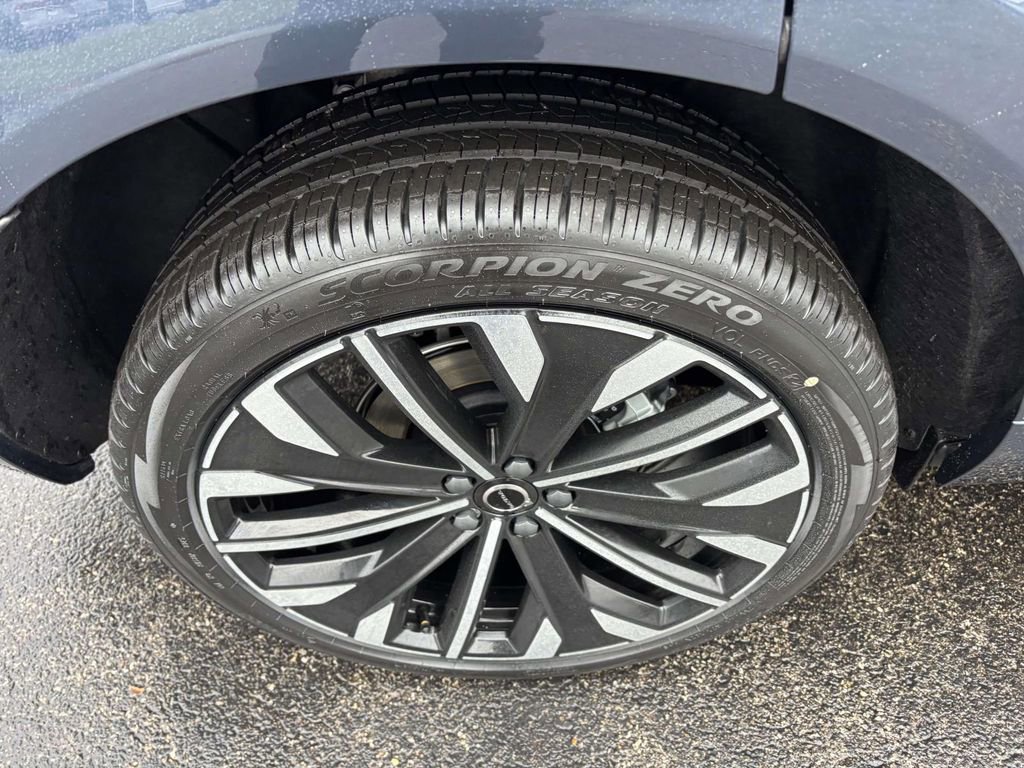 New 2026 Volvo XC60 B5 Ultra w/ Protection Package Premier image 10