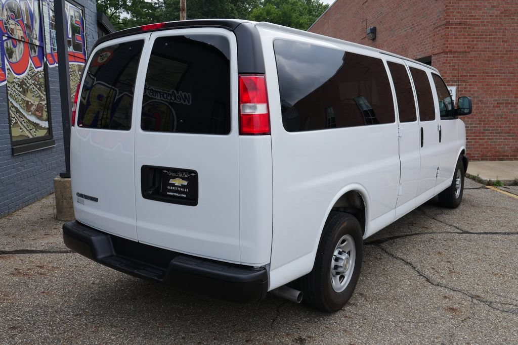 Used 2025 Chevrolet Express 3500 LS RWD image 3