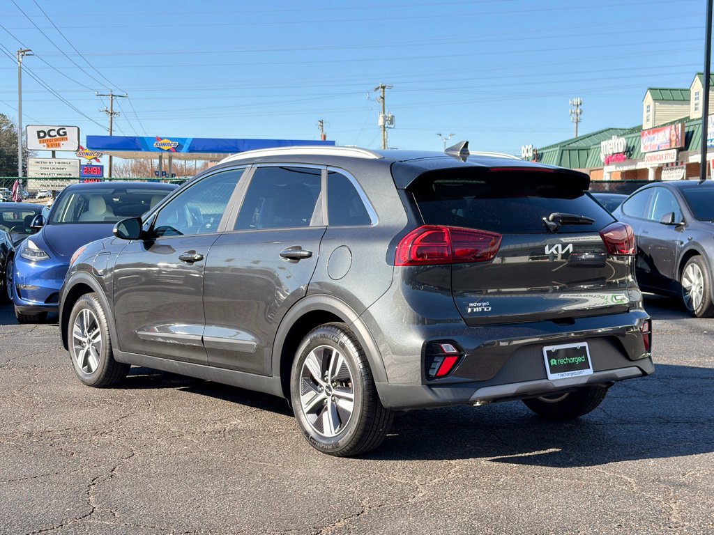 Used 2022 Kia Niro EX image 2