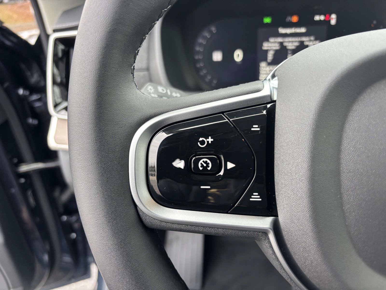 Certified 2026 Volvo XC90 B6 Plus w/ Protection Package Premier AWD/4WD image 18