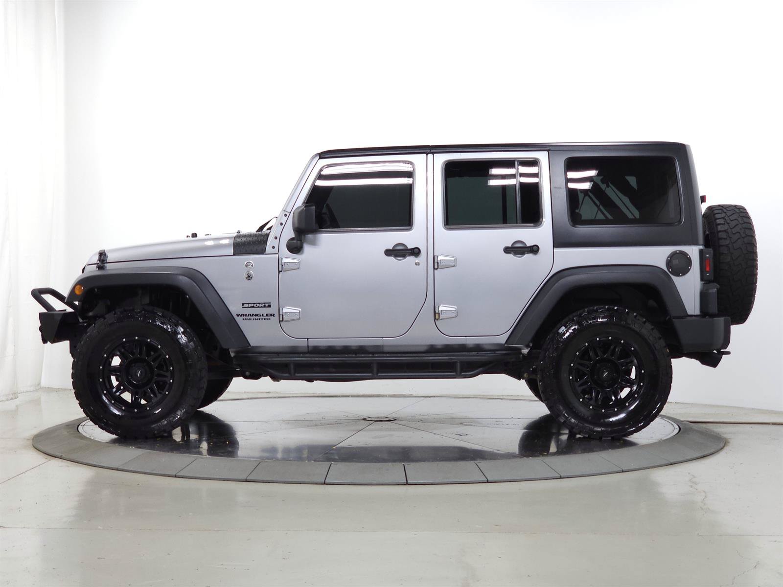 Used 2017 Jeep Wrangler Unlimited Sport w/ Quick Order Package 24S AWD/4WD image 4