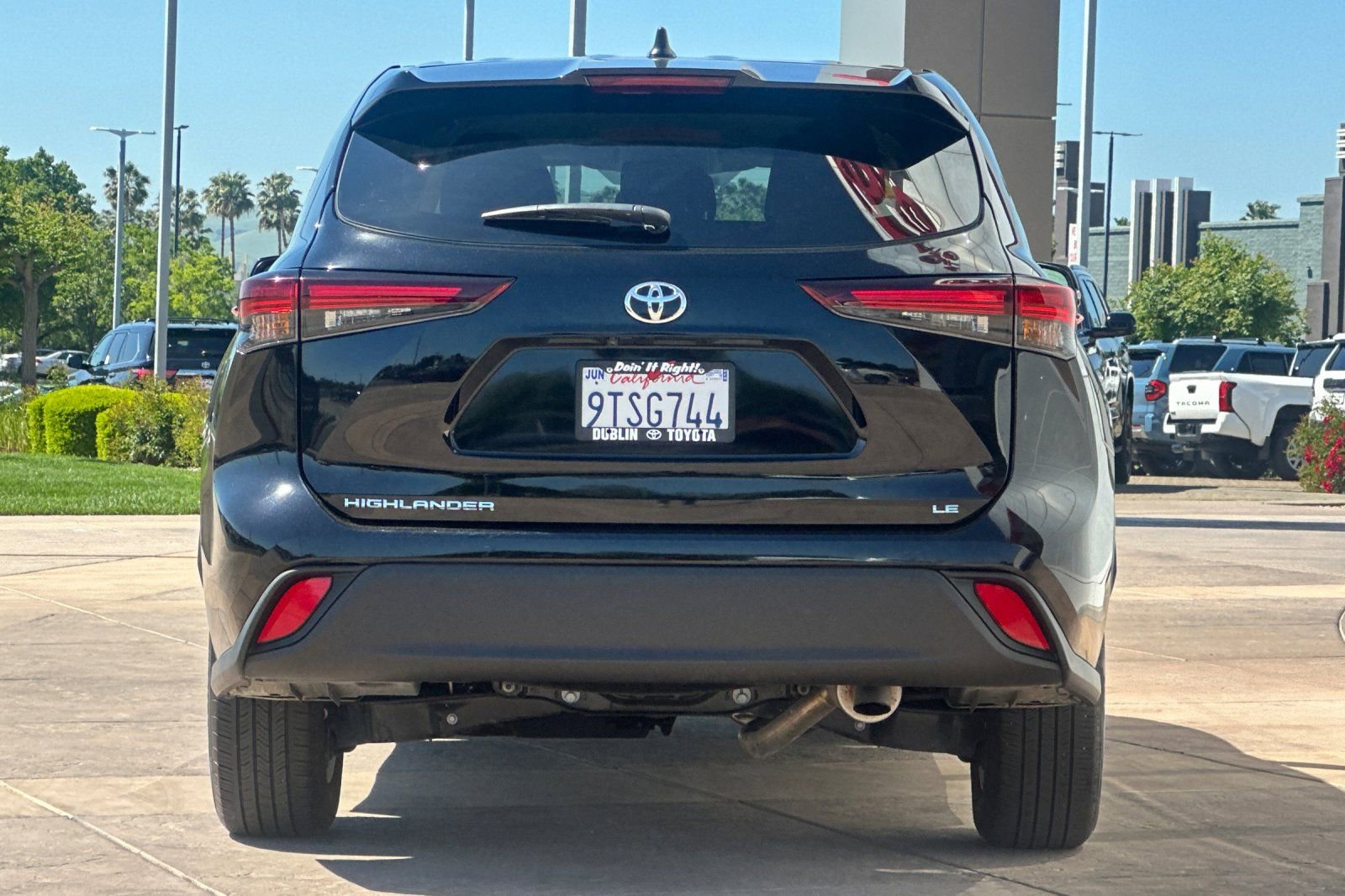 Used 2025 Toyota Highlander LE image 5