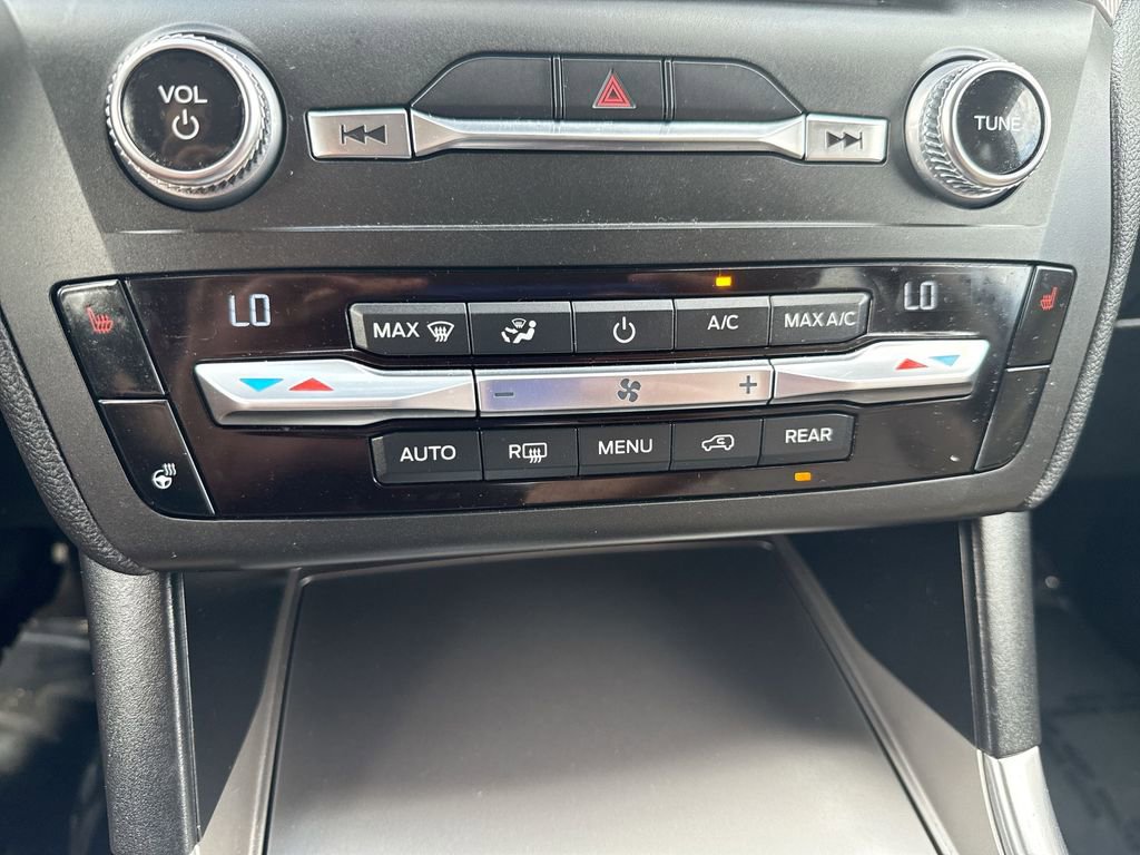 Used 2020 Ford Explorer XLT w/ Equipment Group 202A image 17